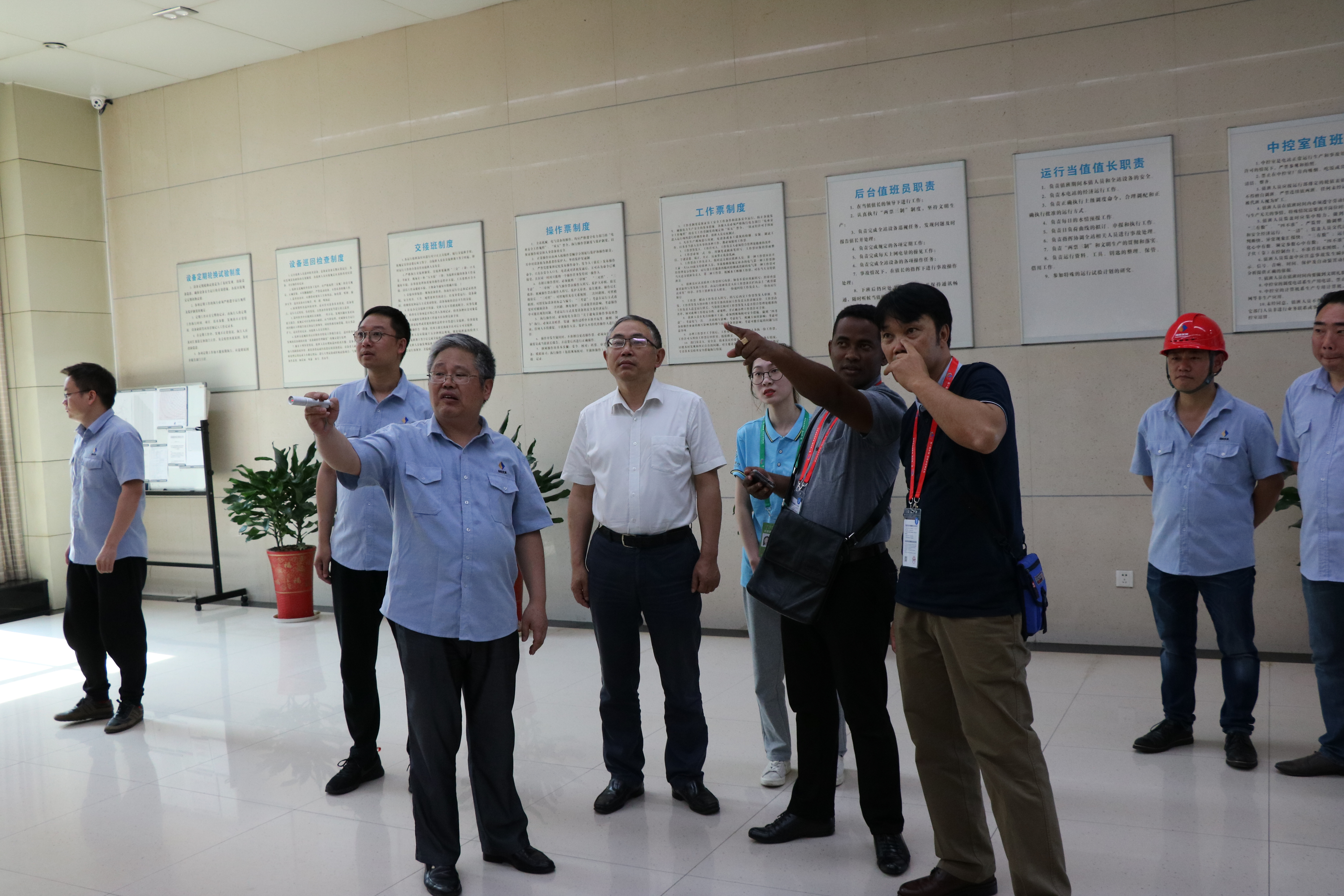 中非经贸博览会马达加斯加共和国参会人员参观株洲航电分乐动体育·官方网站