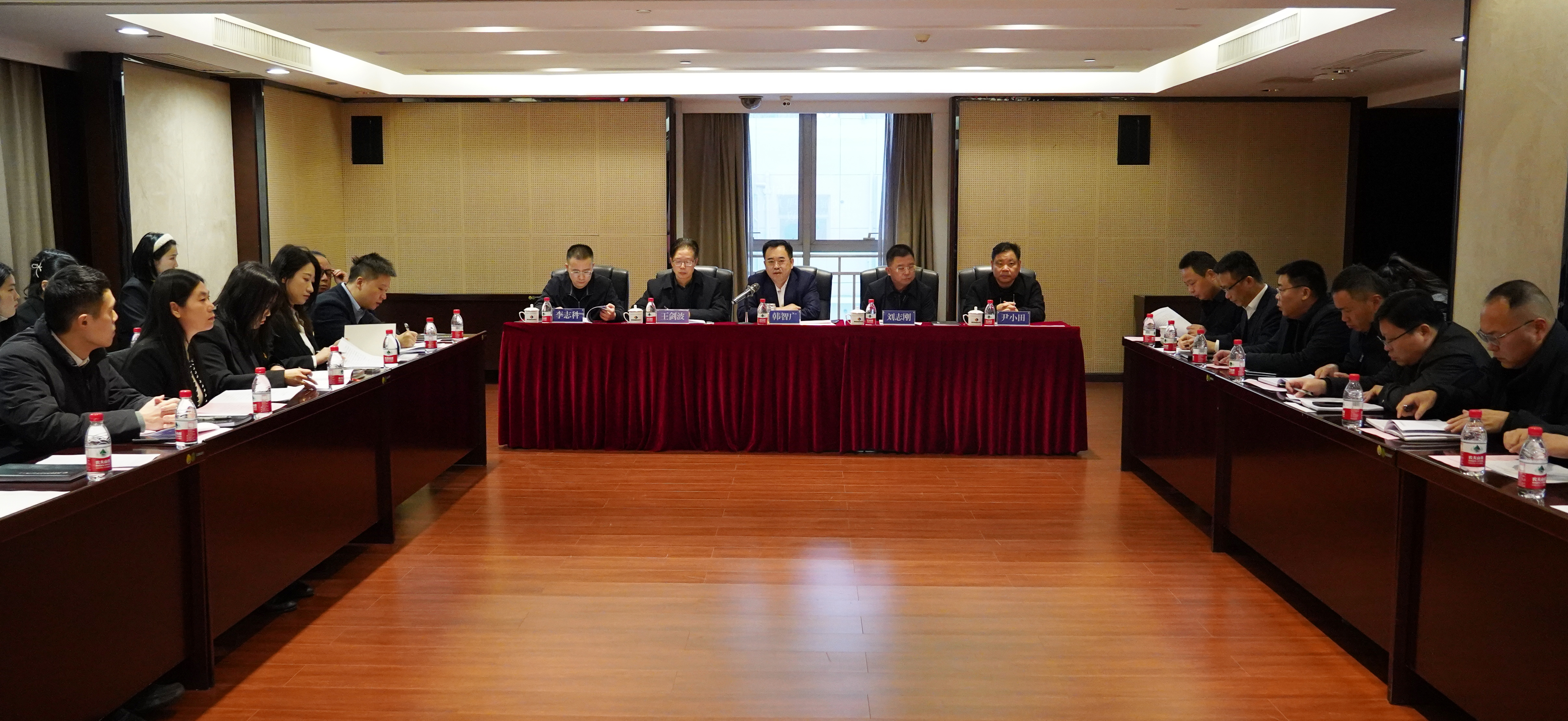 乐动体育·官方网站召开2023年度中层管理人员述职评议会议