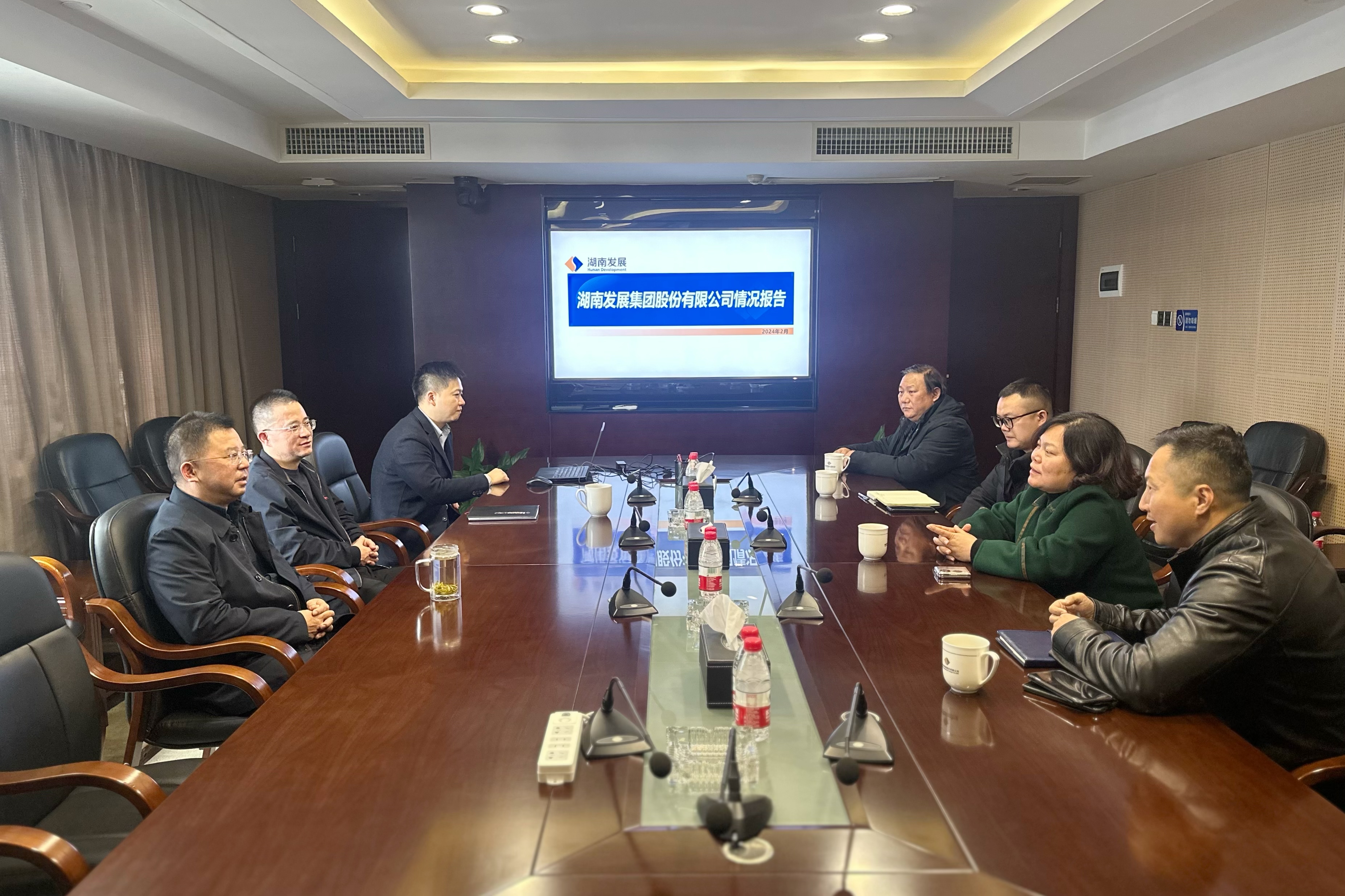 绥宁县李熙桥镇党委一行赴乐动中国官方门户开展党建联村走访座谈