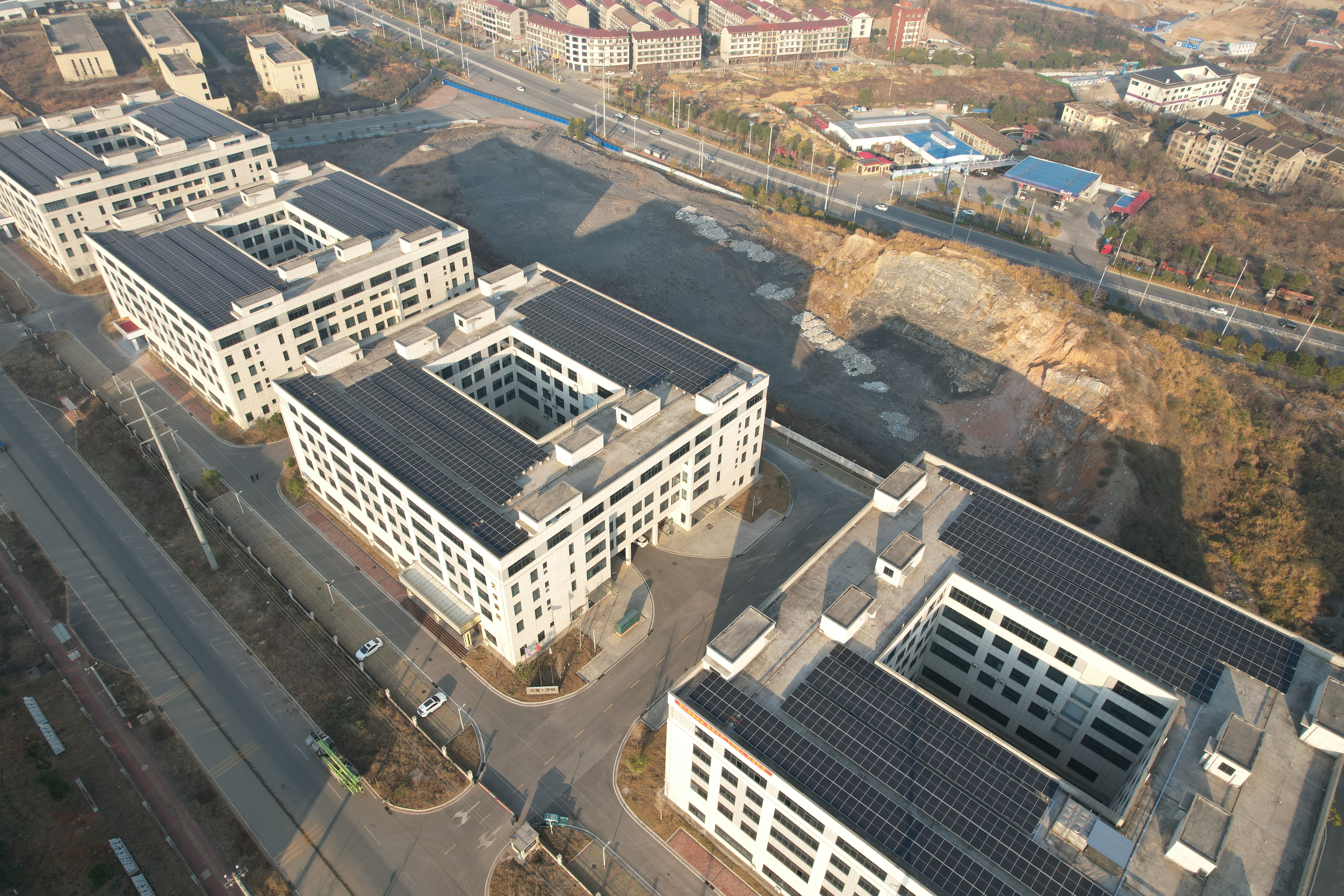 乐动中国官方门户娄星产业开发区屋顶分布式光伏项目首批光伏方阵成功并网发电